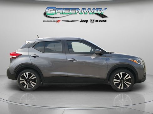 Used 2020 Nissan Kicks SV image 4