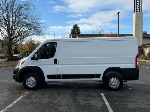 Used 2023 RAM ProMaster 2500 w/ Safety Group (A) FWD image 2