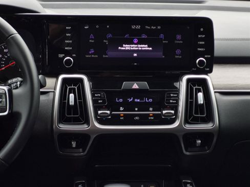 Used 2023 Kia Sorento EX w/ Panoramic Sunroof Package FWD image 17