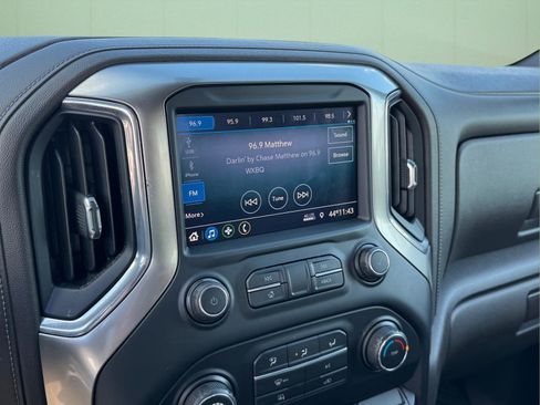 Used 2020 Chevrolet Silverado 1500 LT image 24