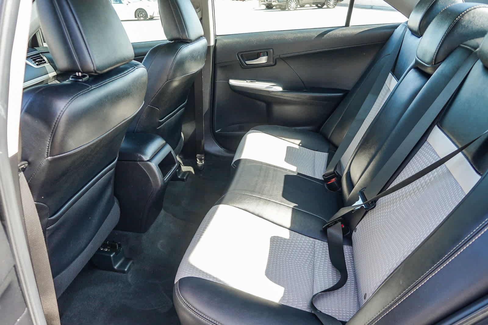 Used 2014 Toyota Camry SE FWD image 21