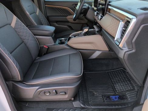 Certified 2025 GMC Canyon Denali image 26