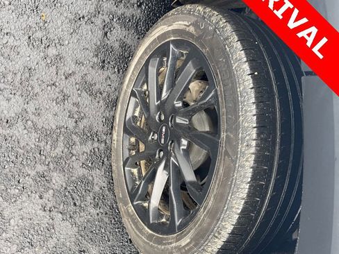 Used 2023 GMC Terrain SLE w/ Driver Convenience Package image 10