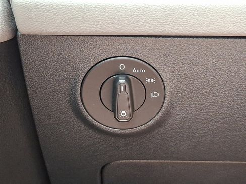 Used 2024 Volkswagen Taos SE image 22