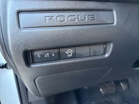 Used 2023 Nissan Rogue S image 24