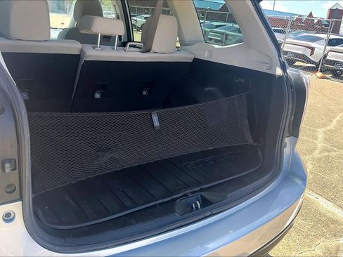 Used 2018 Subaru Forester 2.5i Premium w/ All-Weather Package AWD/4WD image 16