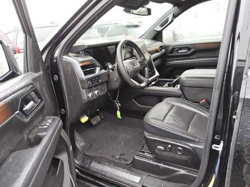 Used 2025 GMC Yukon XL Denali AWD/4WD image 2