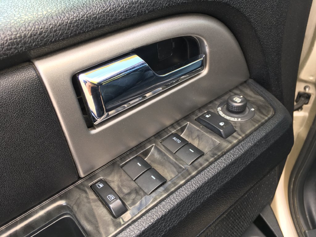 Used 2017 Ford Expedition Limited w/ Equipment Group 301A AWD/4WD image 23