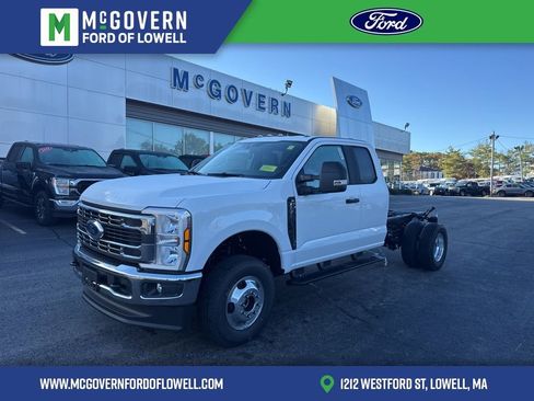 New 2026 Ford F350 XL w/ XL Chrome Package image 1