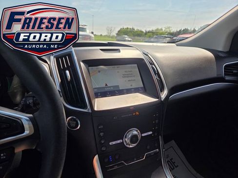 Used 2020 Ford Edge Titanium w/ Equipment Group 301A AWD/4WD image 19
