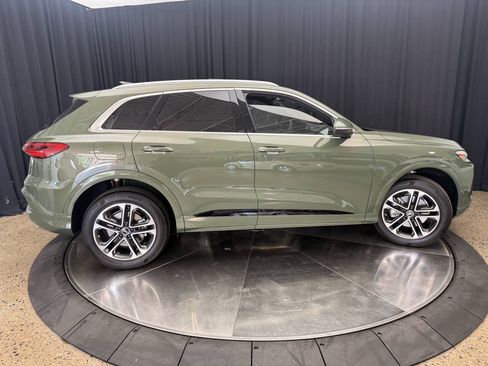 Used 2025 Audi Q5 Premium Plus w/ Premium Plus AWD/4WD image 12