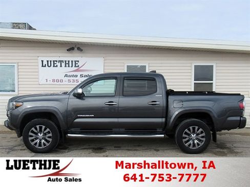 Used 2020 Toyota Tacoma Limited image 1
