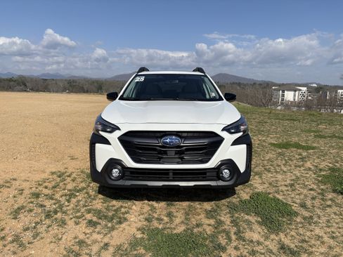 Certified 2025 Subaru Outback Premium AWD/4WD image 2