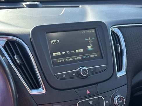 Used 2016 Chevrolet Malibu LT image 9