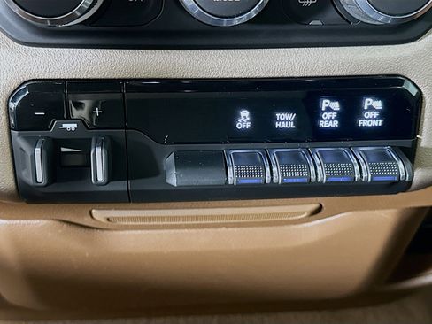 Used 2019 RAM 1500 Laramie image 25