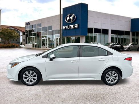 Used 2023 Toyota Corolla LE image 2