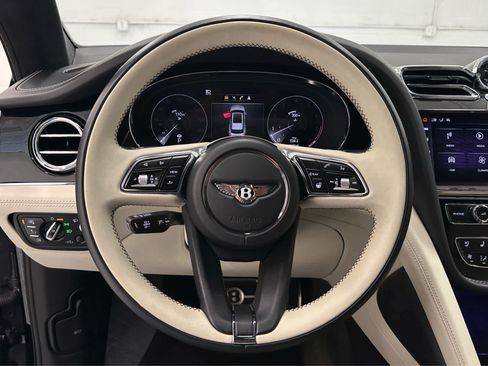 Used 2023 Bentley Bentayga AWD/4WD image 24