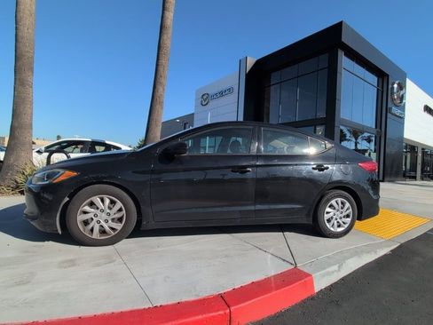 Used 2017 Hyundai Elantra SE FWD image 4