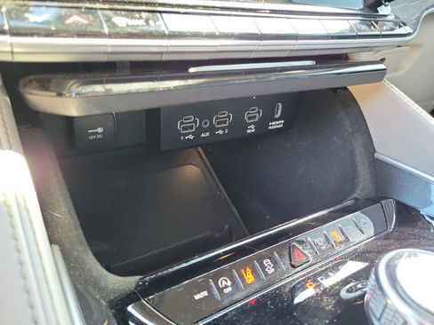 Used 2022 Jeep Wagoneer Series I w/ Convenience Group I AWD/4WD image 18