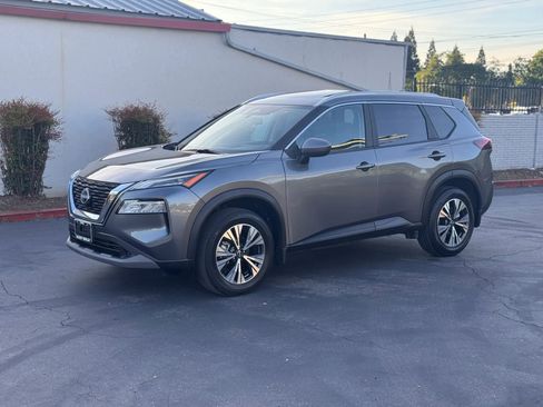 Used 2023 Nissan Rogue SV w/ SV Premium B Package FWD image 2