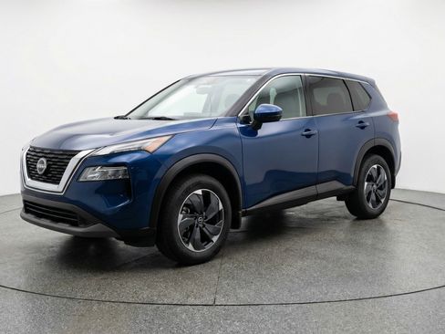 Used 2025 Nissan Rogue SV image 3