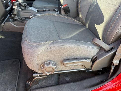 Used 2025 Jeep Gladiator Sport AWD/4WD image 22