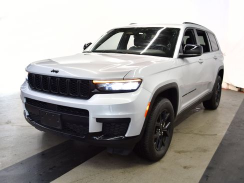 Used 2024 Jeep Grand Cherokee L Laredo AWD/4WD image 4