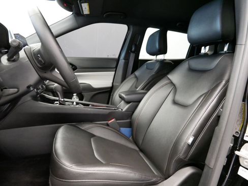 Certified 2024 Jeep Compass Limited image 24