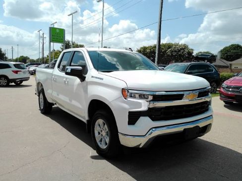 Used 2025 Chevrolet Silverado 1500 LT w/ Convenience Package II RWD image 4