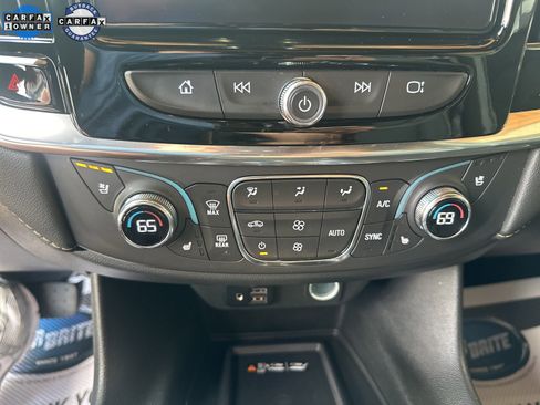 Used 2023 Chevrolet Traverse Premier FWD image 14