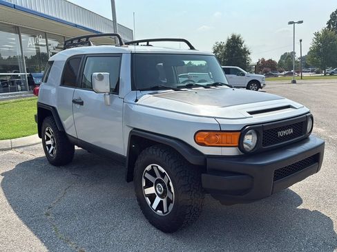 Used 2007 Toyota FJ Cruiser 2WD w/ Convenience Pkg image 7