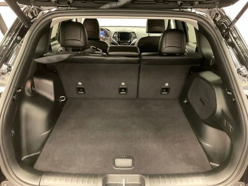 Used 2022 Jeep Cherokee Limited image 28