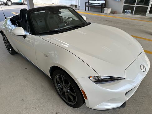 Used 2019 MAZDA MX-5 Miata Grand Touring RWD image 6