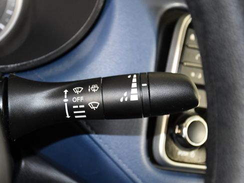 Used 2025 Nissan Versa SV FWD image 24