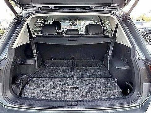 Used 2022 Volkswagen Tiguan SE image 12