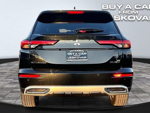New 2025 Mitsubishi Outlander SE image 4