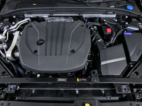 Certified 2025 Volvo V60 B5 Cross Country Plus image 35