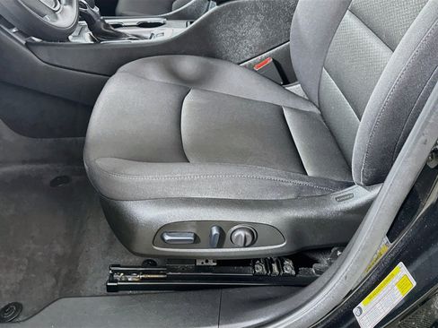 Used 2025 Chevrolet Malibu LT FWD image 21