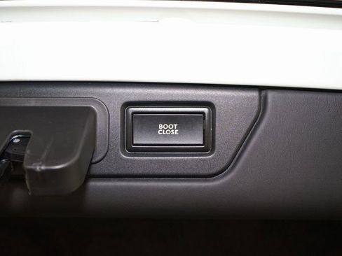 Used 2018 Bentley Mulsanne Speed image 34