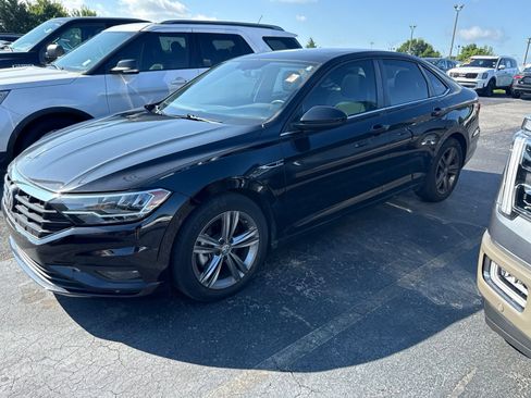 Used 2021 Volkswagen Jetta R-Line FWD image 2