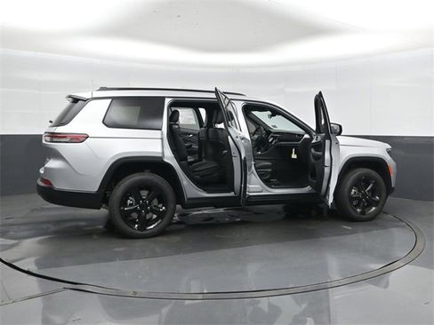 New 2025 Jeep Grand Cherokee L Altitude image 48