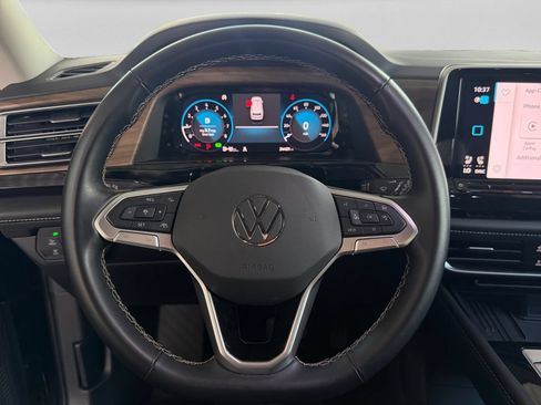 Used 2025 Volkswagen Atlas SE FWD image 12