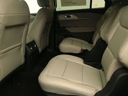 Used 2025 Ford Explorer Active w/ Active Comfort Package AWD/4WD image 10