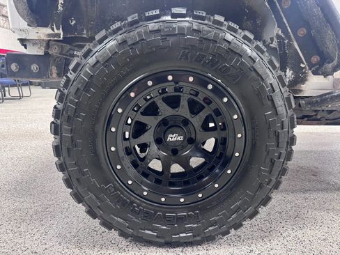 Used 2015 Jeep Wrangler Unlimited Rubicon w/ Connectivity Group AWD/4WD image 13