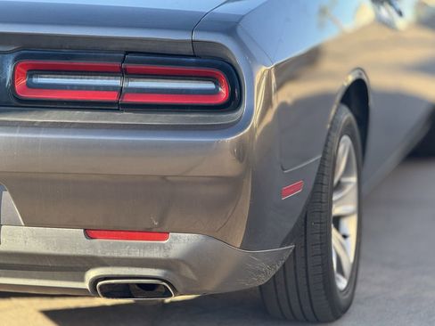 Used 2015 Dodge Challenger SXT image 10