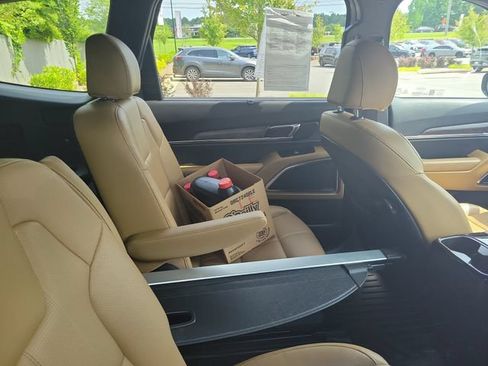 Used 2022 Kia Telluride SX w/ Towing Package FWD image 9