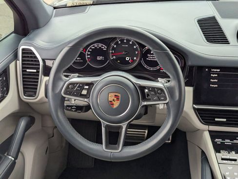 Used 2022 Porsche Cayenne S Platinum image 19