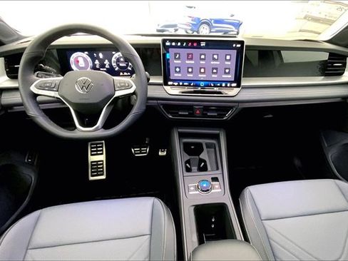 New 2026 Volkswagen Tiguan SE R-Line image 6