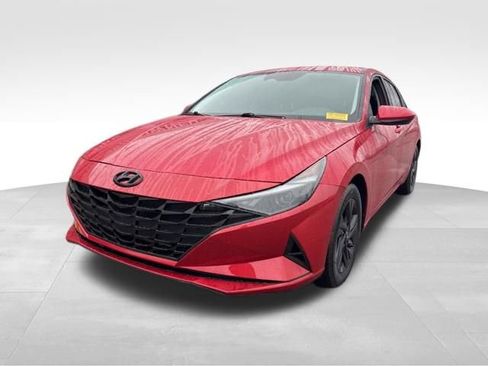 Used 2023 Hyundai Elantra SEL w/ Preferred Accessory Package image 1