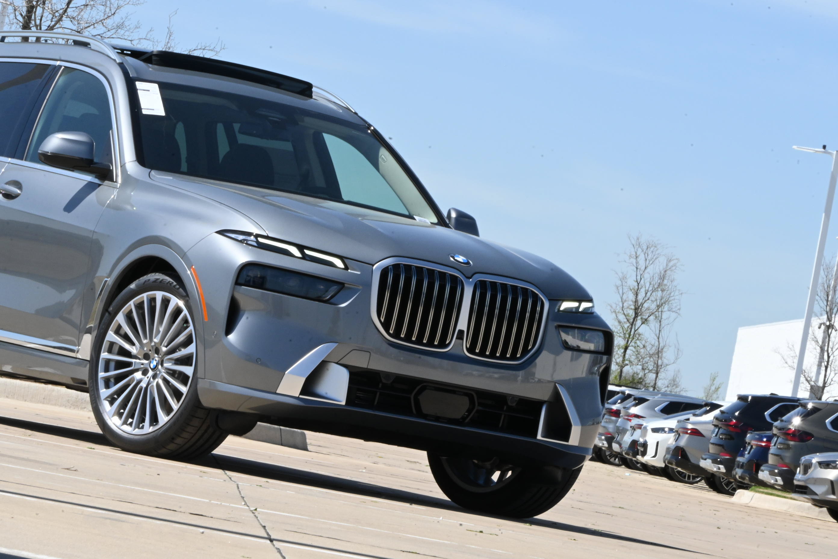 Used 2026 BMW X7 xDrive40i w/ Premium Package AWD/4WD image 3